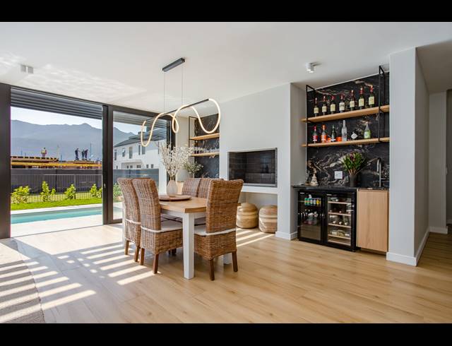 4 BEDROOM HOUSE FOR SALE IN PEARL VALLEY GOLF & COUNTRY ESTATE